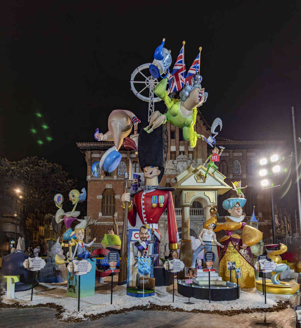 Valencia - fallas 2023 - falla Mercado Central - Inglis pitinglis 06.jpg